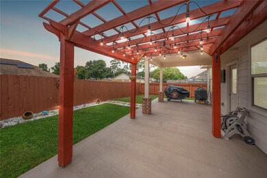 10906 Sun River Falls Dr, Humble, TX 77396 - photo 6