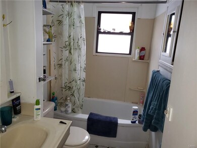 1st floor Full Bathroom