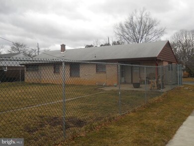 880 E Oak St, Palmyra, PA 17078 - photo 3