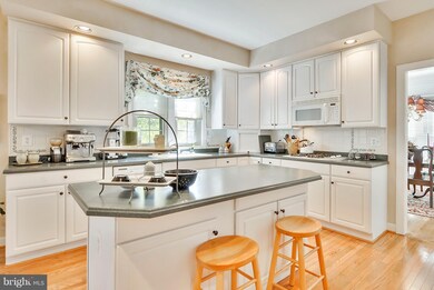 16517 Harbour Town Dr, Silver Spring, MD 20905 - photo 7