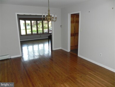 12 Lions Dr, Morrisville, PA 19067 - photo 4