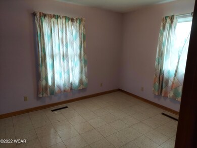 807 N Blackhoof St, Wapakoneta, OH 45895 - photo 7