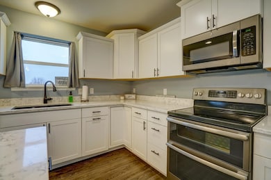 131 W Blackhawk Dr, Fort Atkinson, WI 53538 - photo 7