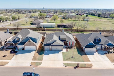 1624 NE 32nd St, Moore, OK 73160 - photo 5