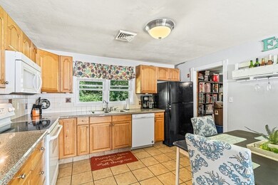 49 Roslyn Rd, Brockton, MA 02302 - photo 6