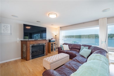 Gas fireplace