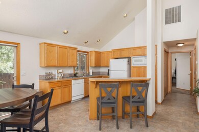 61215 Bighorn Ct, Bend, OR 97702 - photo 7