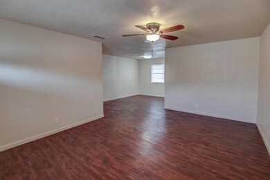 1400 S Howeth St, Gainesville, TX 76240 - photo 4