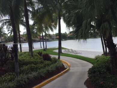 10749 NW 70th Ln, Doral, FL 33178 - photo 4