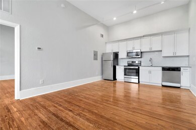 1090 10th St N unit 5, Saint Petersburg, FL 33705 - photo 3