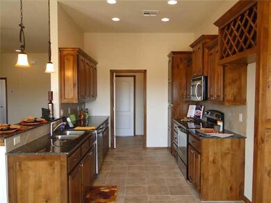 6305 Moon Lake Cir, Shawnee, OK 74804 - photo 4