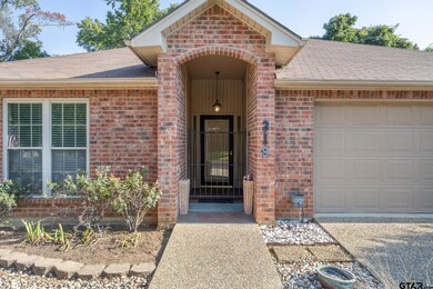 319 319 Amberwood Cir, Tyler, TX 75701 - photo 4