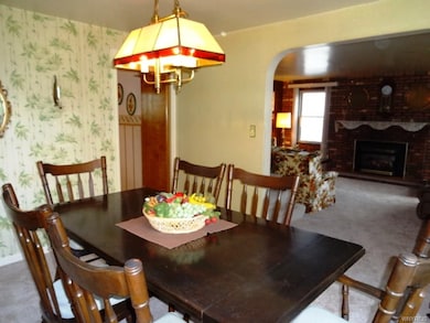 Dining area adjoins Living Room