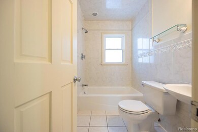 620 Catalpa Dr, Royal Oak, MI 48067 - photo 7