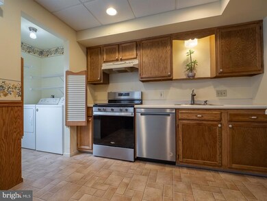 53 5 Holly Dr, Reading, PA 19606 - photo 4