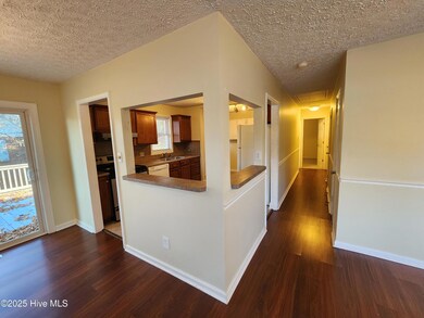 395 Maple St, Jacksonville, NC 28540 - photo 5