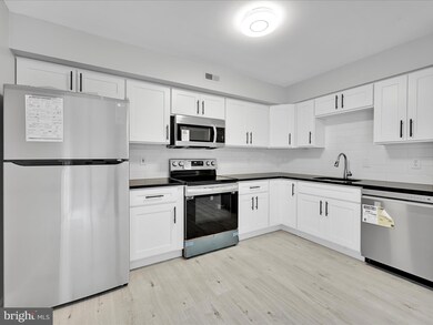 27 Eisenhower Cir, Whitehall, PA 18052 - photo 4