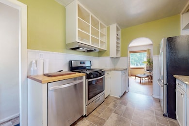 1023 W 3rd St, Cedar Falls, IA 50613 - photo 5