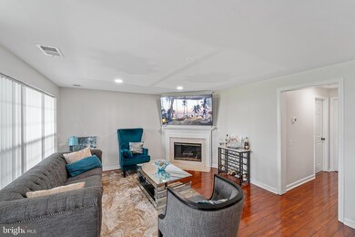 8242 Catbird Cir unit 101, Lorton, VA 22079 - photo 6