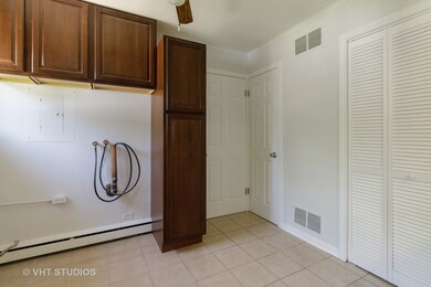 642 E Algonquin Rd, Des Plaines, IL 60016 - photo 2