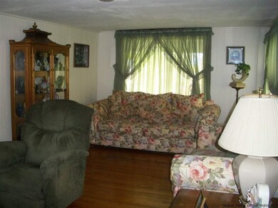 28 Conway Rd, Marlboro, NY 12542 - photo 2