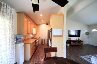 Dining to the kitchen