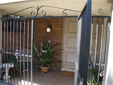 Welcome, come in! Note tiled courtyard with attrac