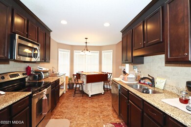 102 Schroer Dr - Kitchen 3