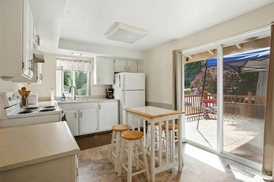 2124 Pine Tree Dr SE, Port Orchard, WA 98366 - photo 4