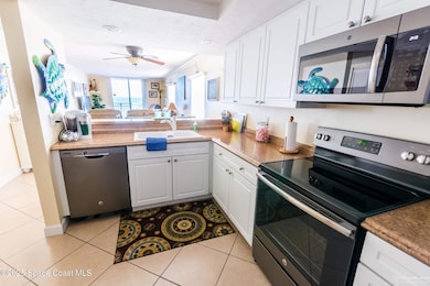 301 kitchen 1 pic
