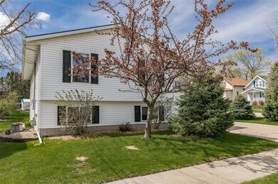 261 20th Ave SW, Cedar Rapids, IA 52404 - photo 3