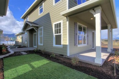 534 Golden Peak Dr, Central Point, OR 97502 - photo 2