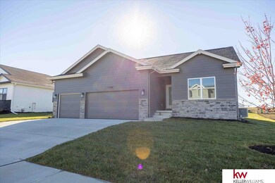 11709 Port Royal Dr, Papillion, NE 68046 - photo 2