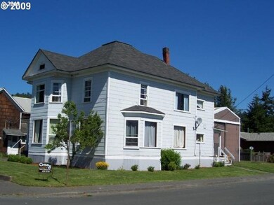 131 Ash St, Myrtle Point, OR 97458 - photo 2