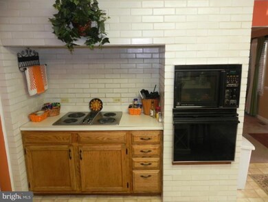 10713 Holleybrooke Dr, Spotsylvania, VA 22553 - photo 2