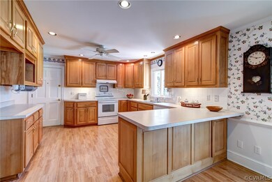 Sunny and bright kitchen