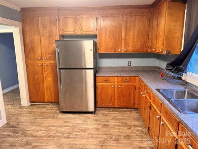 Kitchen w/ tile floors