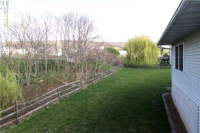 107 Martin Ln, Douglassville, PA 19518 - photo 4