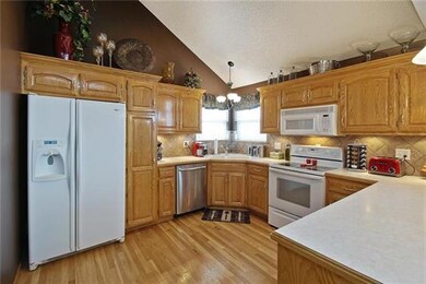 1016 Camelot Dr, Raymore, MO 64083 - photo 4