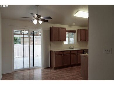 838 Hazelnut Ln, Springfield, OR 97478 - photo 6