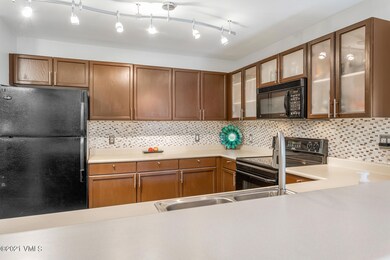 2006 Crazy Horse Cir-015-028-Kitchen-MLS