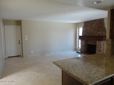 FAMILYROOM W/ FIREPLACE