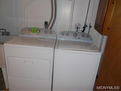 Fully Applianced Laundr w/Sink