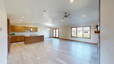 804 W Plum Ave, Mitchell, SD 57301 - photo 3