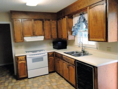 214 Keenan Ln, Shelbyville, TN 37160 - photo 4