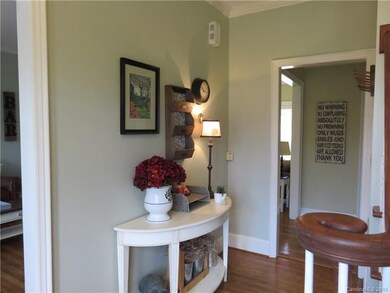 Nice entry for your front door guest!
