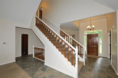 10548 Chestnut Hill Ct, Fishers, IN 46037 - photo 2