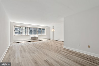 Penn Center House unit 924, Philadelphia, PA 19103 - photo 5