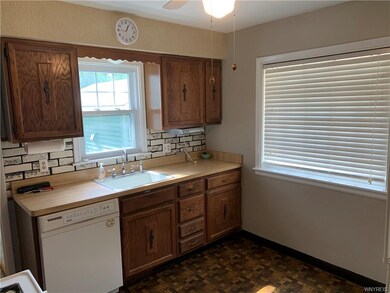 451 E Stenzil St, North Tonawanda, NY 14120 - photo 4