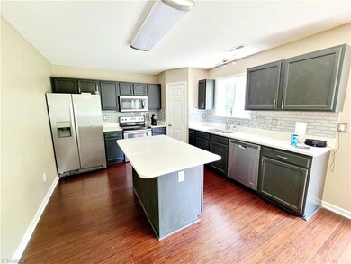 2900 Sussex Dr, High Point, NC 27260 - photo 4